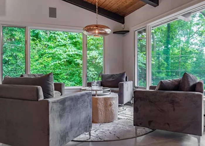 Chic Modern Glam * Rockford