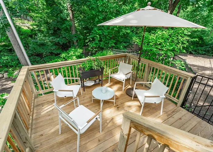 Chic Modern Glam * Rockford