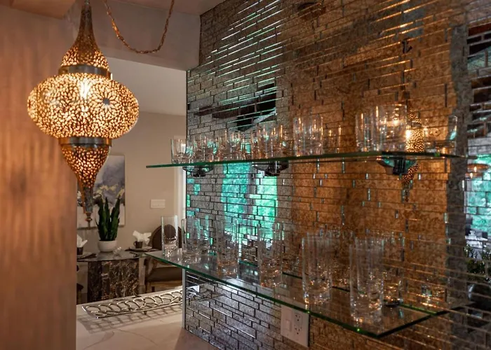 Chic Modern Glam * Rockford