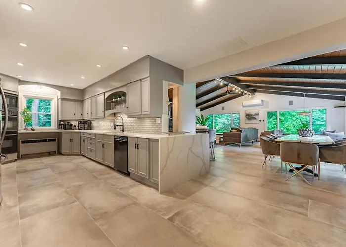 Chic Modern Glam Hébergement de vacances Rockford