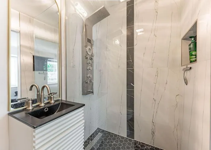 Chic Modern Glam * Rockford