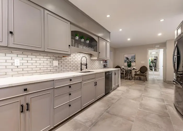 Chic Modern Glam * Rockford
