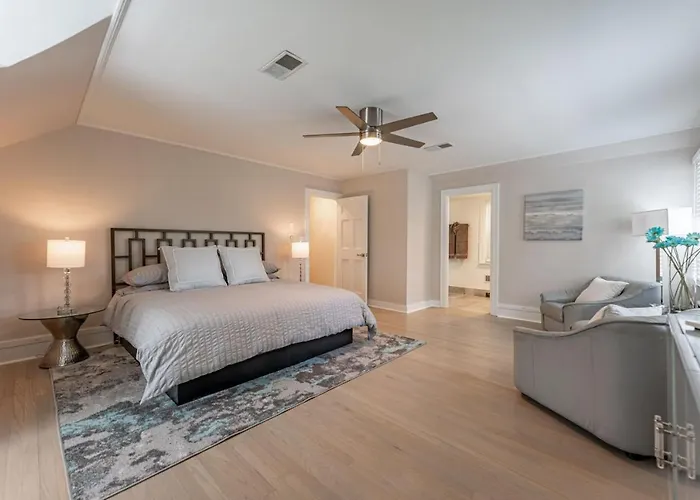 Chic Modern Glam * Rockford