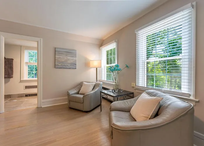 Chic Modern Glam * Rockford